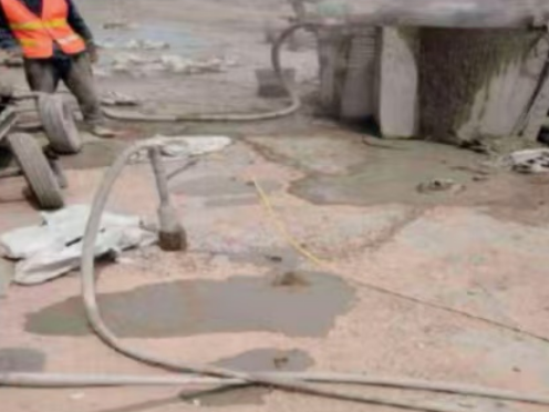 瑶海水泥混凝土路面板底注浆技术 路面脱空注浆整治方案