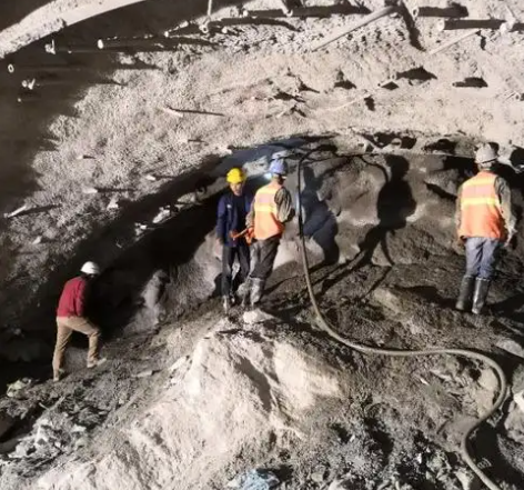 瑶海拱顶带模注浆料的施工流程及注意事项